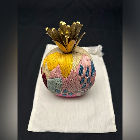 ARANAZ Handcrafted Pineapple Clutch Purse NWOT - Picture 3 of 7